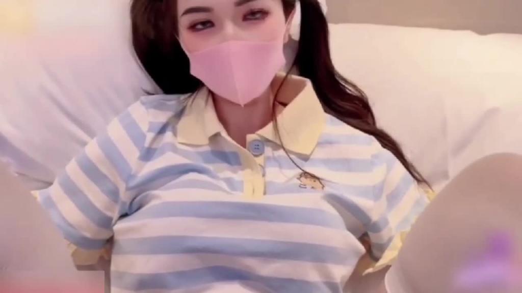 超嫩高中学妹被体育老师爆操淫嘴浪穴 预览截图 4
