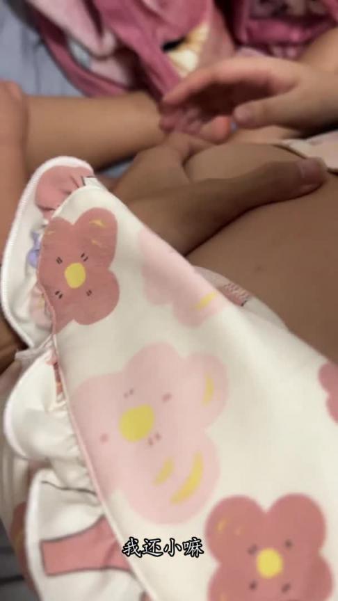 色胆包天的弟弟借着送药,竟对生病的姐姐下起了毒手 预览截图 2