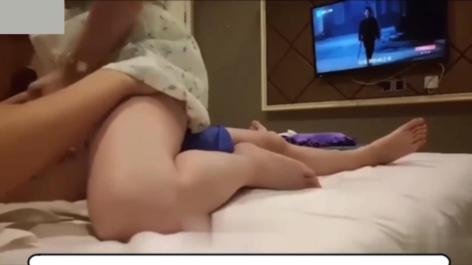 《强攻巨乳人妻》哄骗足浴店刚结婚不久的小少妇操逼 预览截图 7