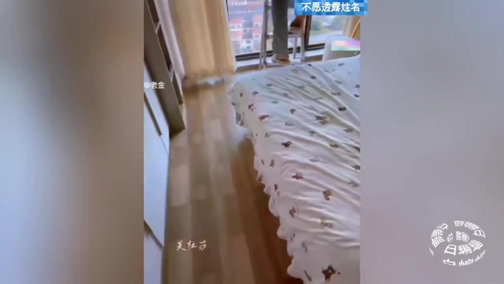 高颜长腿骚货“美杜莎”巨乳人妻勾引电工做爱-露出-SM调教 预览截图 4