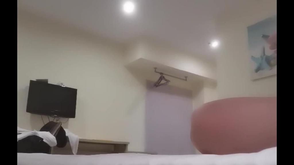 【会所寻欢】漂亮小姐姐没生意服务态度好嫩穴近景展示 预览截图 7