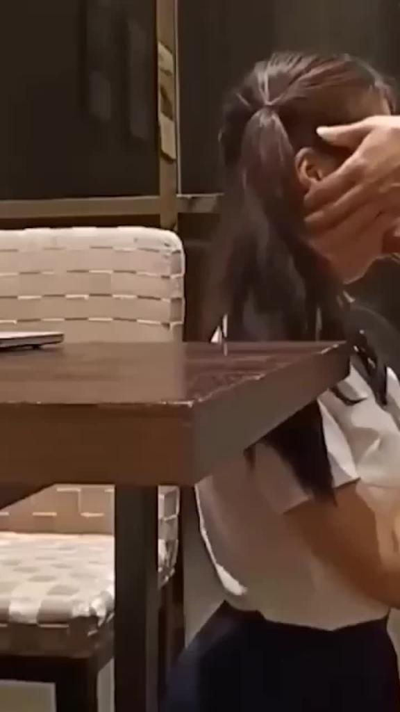 上海桃李高中18岁高三校花张诗瑶兄妹乱伦,高考前夕表哥帮妹妹补课擦出爱情火花,一发不可收拾一字做爱· 预览截图 6