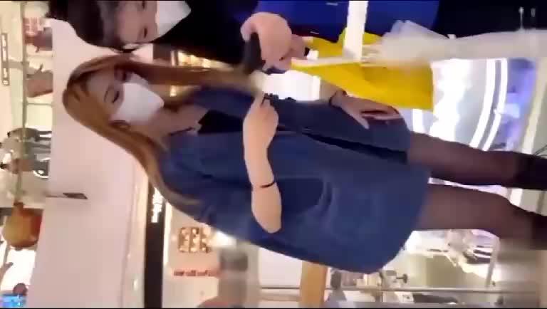 稀缺资源商场偷窥裙底最新高清尾随抄底专挑极品美腿女神裙底还有骚逼塞着跳蛋上街 预览截图 4