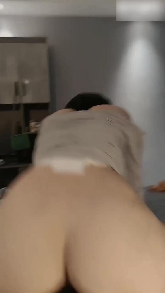【绿帽反差婊】一边插嘴一边插逼全程骚话,爸爸操的好爽 预览截图 4