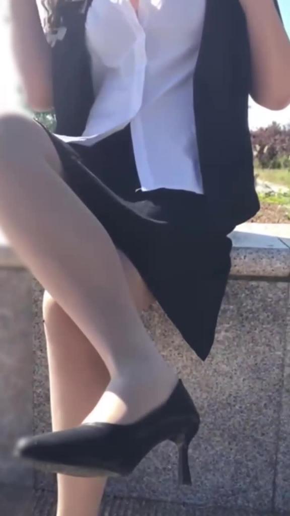 【年度最刺激】变态老公求老婆在儿子面前露逼_故意把儿子房门打开_在客厅操老婆故意给儿子听_绿帽癖玩到自己儿子头上了? 预览截图 1