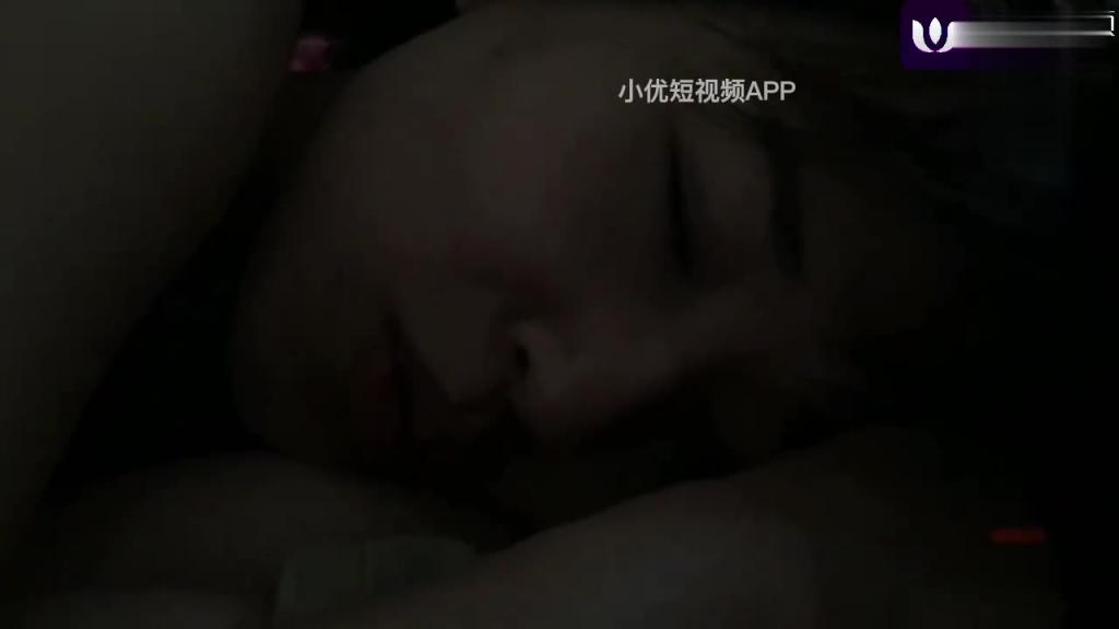 【重磅泄露】重庆舞蹈学校花女神被曝破处,平时斯文清纯,床上淫荡求操 预览截图 2
