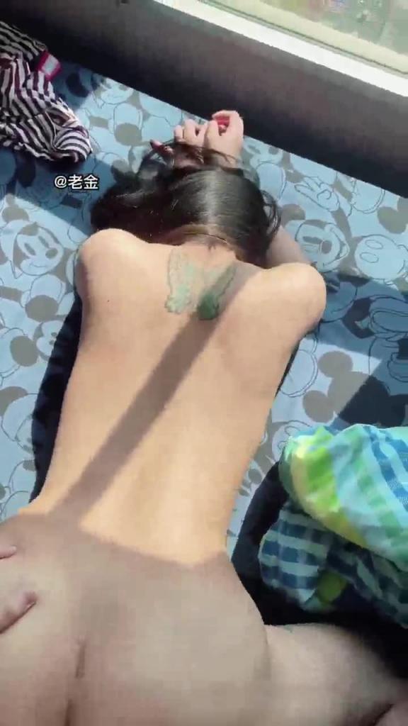 19岁辍学少女夜店领舞的淫乱生活,满身纹身丰臀巨乳少女,我想操你小母狗。 预览截图 9