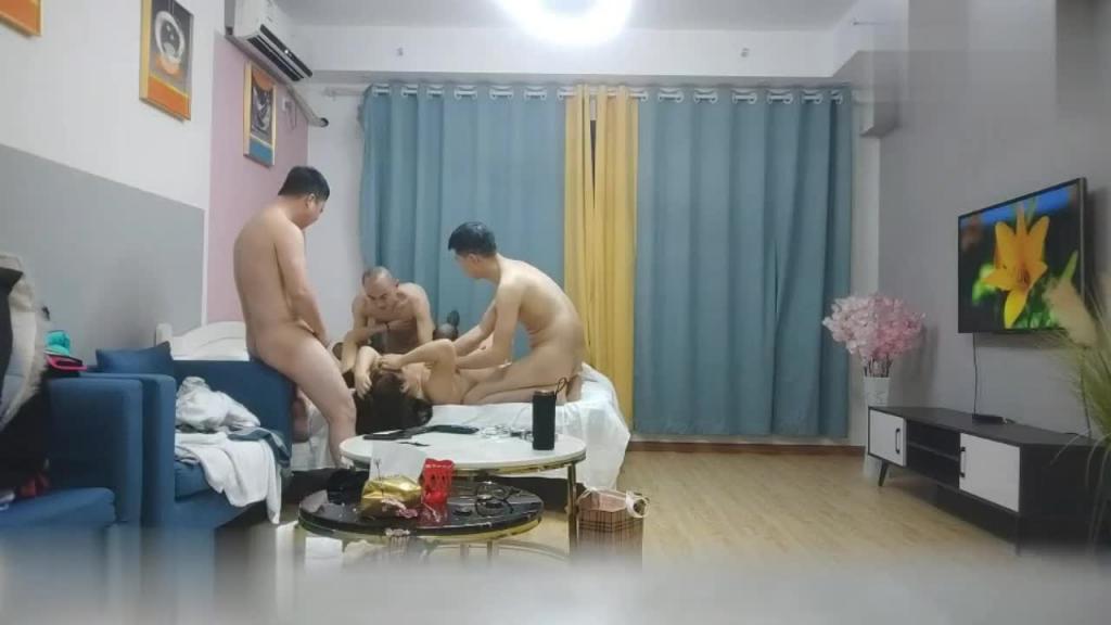 三男两女换妻群p!谁也不闲着草逼又草嘴精彩又刺激 预览截图 10