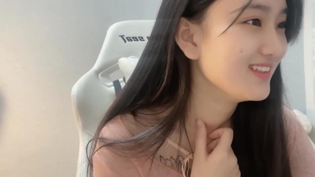 宇宙无敌啊!超级清纯美少女!终于下海了 预览截图 4