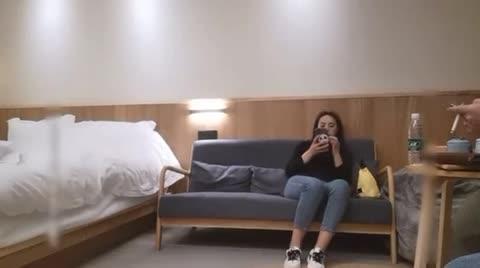 【探访按摩店】正规足浴加了好几个钟才拿下少妇，重金诱惑欲拒还迎 预览截图 3