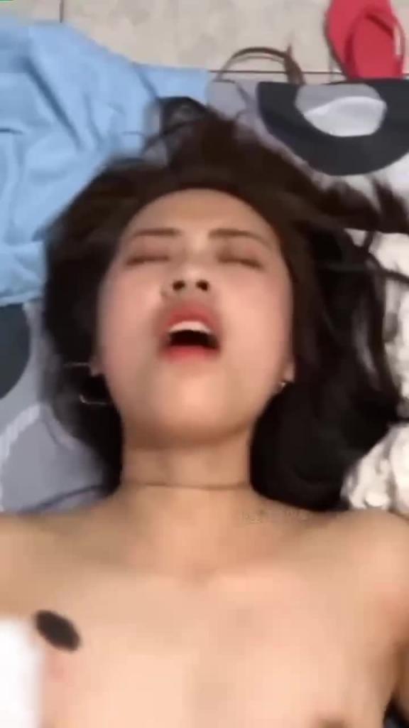 真实姐弟乱伦刚离婚来求安慰强操醉酒亲姐姐无套爆操淫穴 预览截图 11