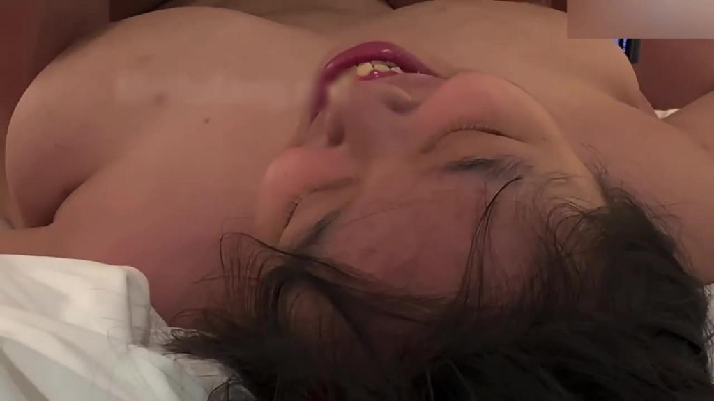 福建高中校长老婆怀孕哄骗自己巨乳学生开房无套内射 预览截图 12