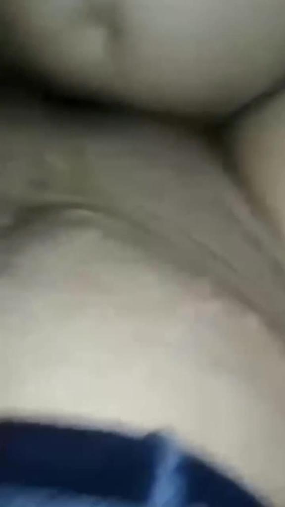 ［母子乱伦］趁家人睡觉舔儿子小鸡鸡被儿子勐操内射 预览截图 10
