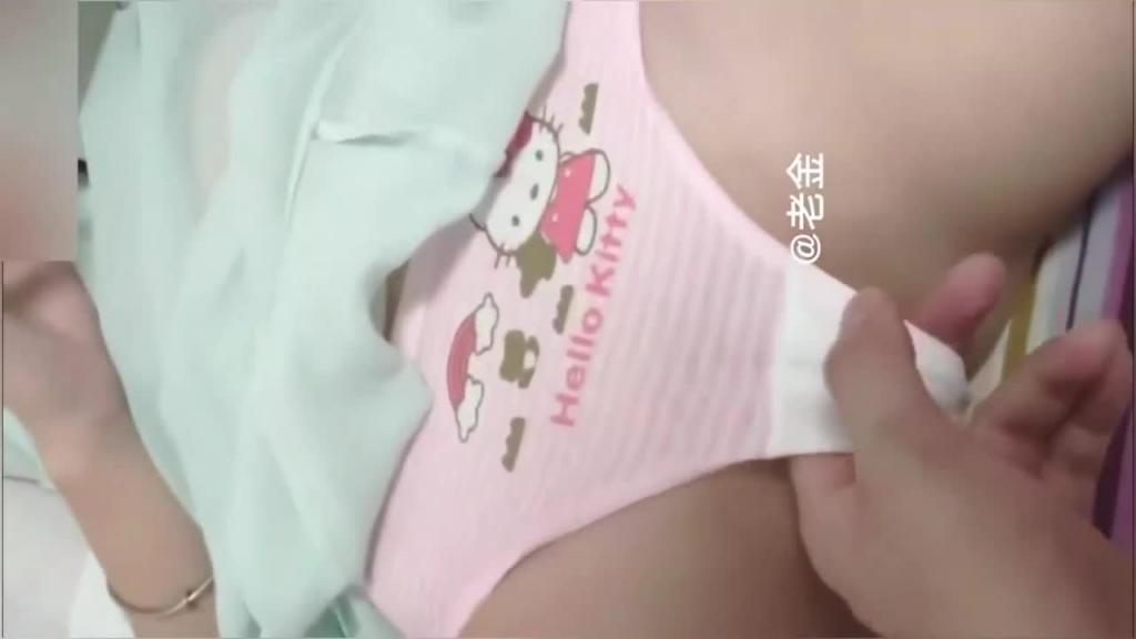 真实禽兽父亲乱伦破处亲生女儿刚成年萝莉女儿破处被插哭 预览截图 8