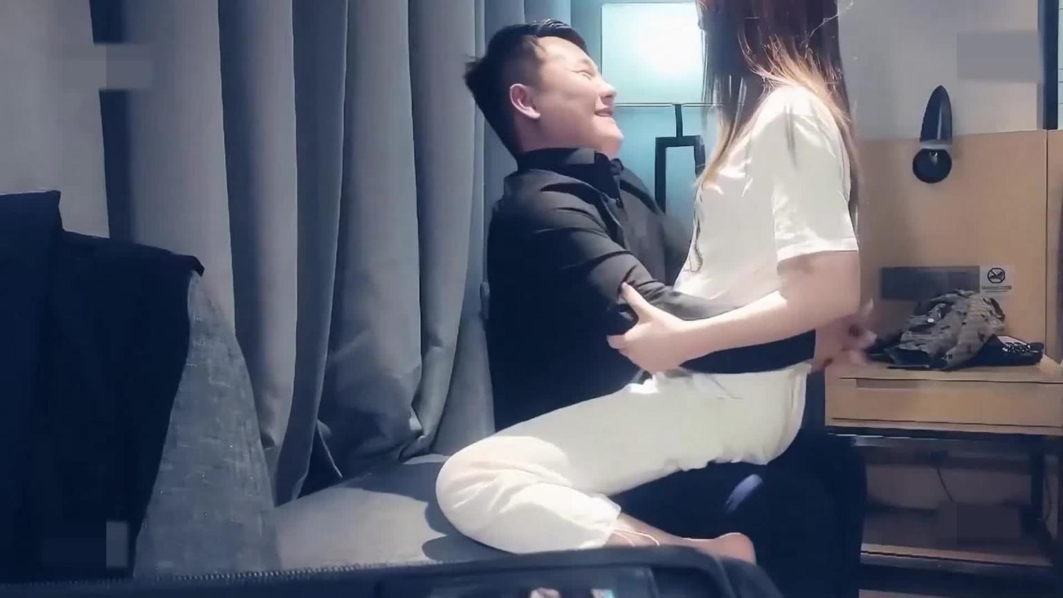 极品人妻!你吃鸡巴好骚呀!肚子操痛了~ 预览截图 6