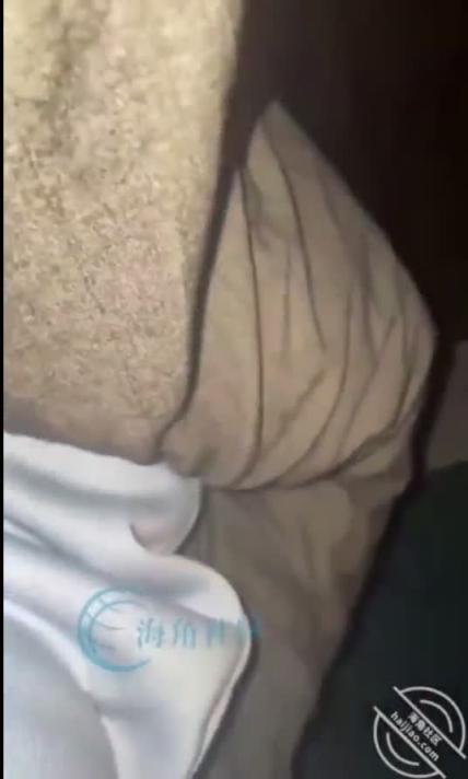 【兄妹乱伦】给小妹开苞被爸妈发现把我赶出了家门! 预览截图 1