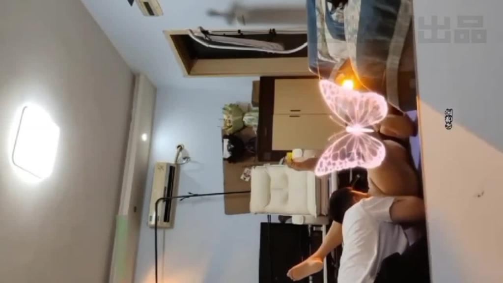 【年度炸裂乱伦】史上最骚舅妈 四川44岁舅妈勾引20岁外甥乱伦,真实快手熟女阿姨多次出轨自拍视频泄密流出 预览截图 1