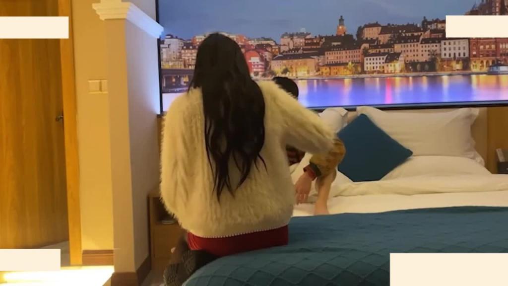 黑丝高挑美女 关灯我害怕 预览截图 1