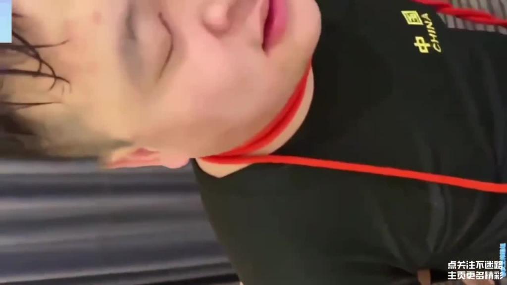酒店女王肉丝调教狗奴足交深喉舔脚 预览截图 2