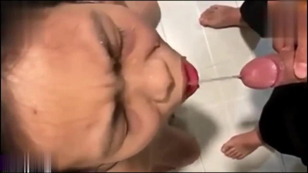 真实兽父乱伦调教亲生女儿,喝尿,口爆,各种调教,女儿被沦为母狗 预览截图 12