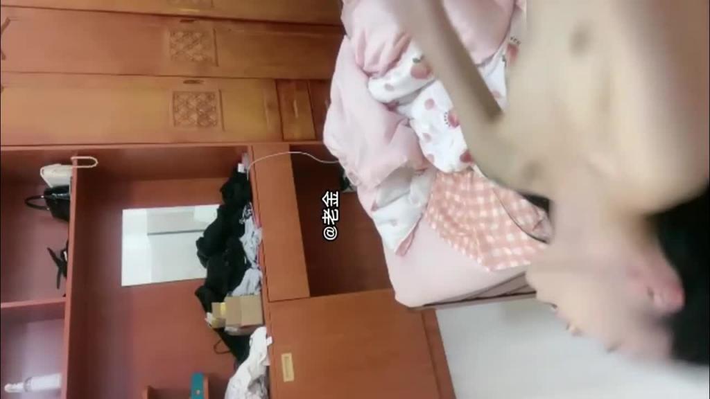 大三小姨子勾引富二代姐夫偷晴3次173cm苗条小姨子肉丝足交 预览截图 6