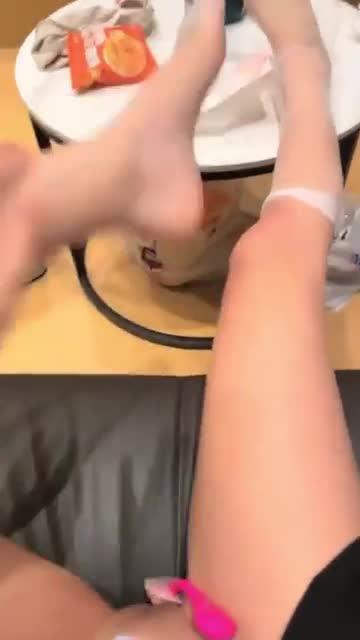 最新流出·清纯眼镜二次元美少女,无毛逼跳蛋自慰高潮喷水,撸管必射 预览截图 5