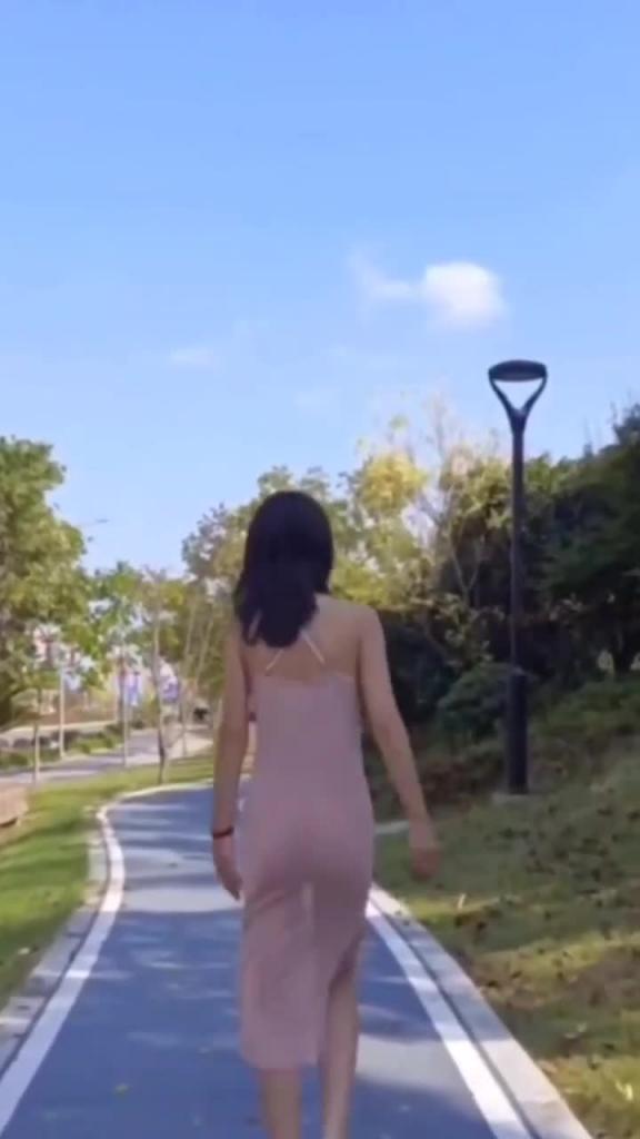 美女户外露出尿尿 预览截图 10