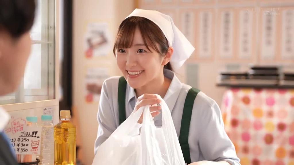 Hikari 在镇上的麦当娜便当店工作,每天晚上工作八小时后都会给顾客品尝,吸引他们的胃和身体。青空光 START-104 预览截图 5