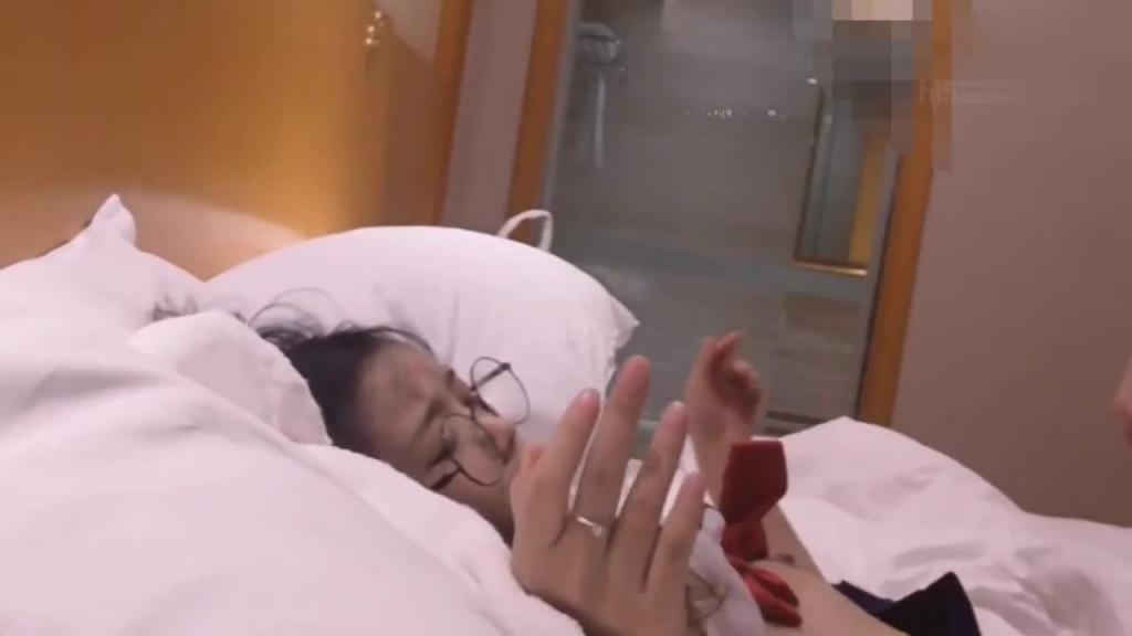 【极品校花】最新金钱诱惑女学生一个爱吐舌的萌妹子无套操嫩穴成为土豪玩物! 预览截图 10