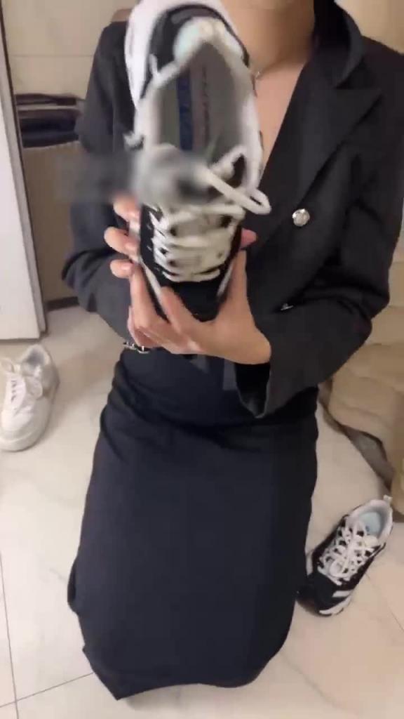 【调教系列】女同性奴喜欢舔脚恋物癖调教吃袜子 预览截图 6