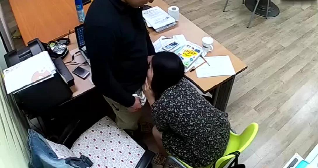 【监控破解】经理和女员工加班期间办公室偷情 预览截图 2