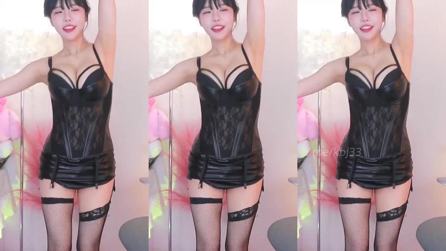 巨乳丝袜两相好 预览截图 2