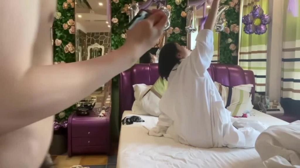 真实PUA舞蹈系母狗少女,一字马噼叉 高难度体位被操妥妥母狗 预览截图 4