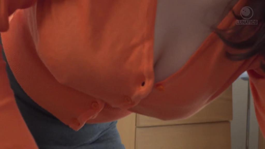 我对身为日托工作者的大胸阿姨的母性巨乳感到兴奋,我立即操了她,她一边给我餵奶,一边给我打手枪,让我射精。 南诗织 LULU-321 预览截图 8