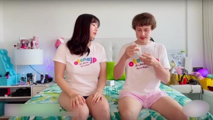 我的老婆购买情趣用品给我打飞机,高潮脸 预览截图 3