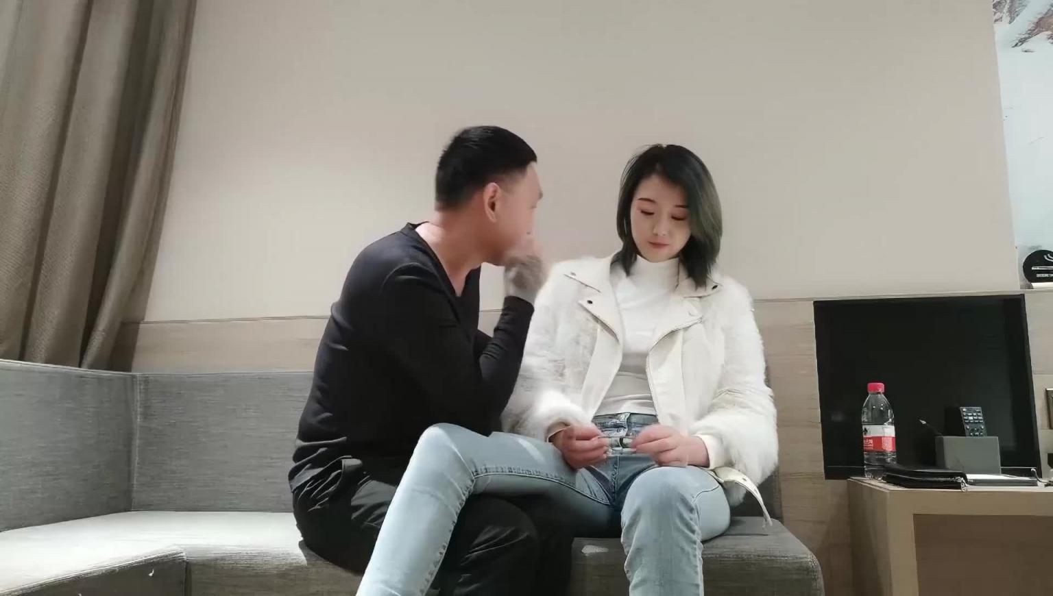 渣男探花!忽悠漂亮小少妇!酒店里偷情约炮 预览截图 10