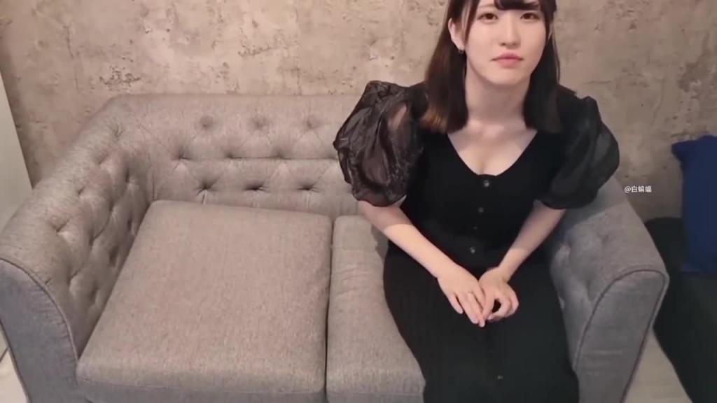 油腻肥宅圆梦时刻，口活非常优秀的高挑女神，帮小屌处男口交吞精 预览截图 3