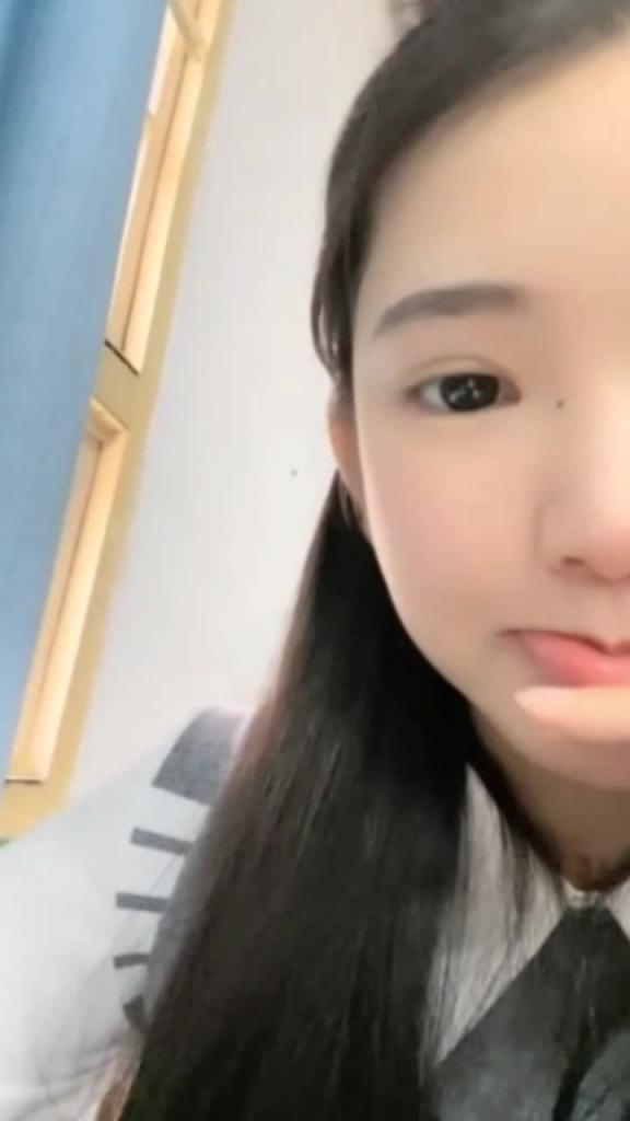 大二清纯学生妹上课直播掰逼自慰真实刺激差点被发现 预览截图 2