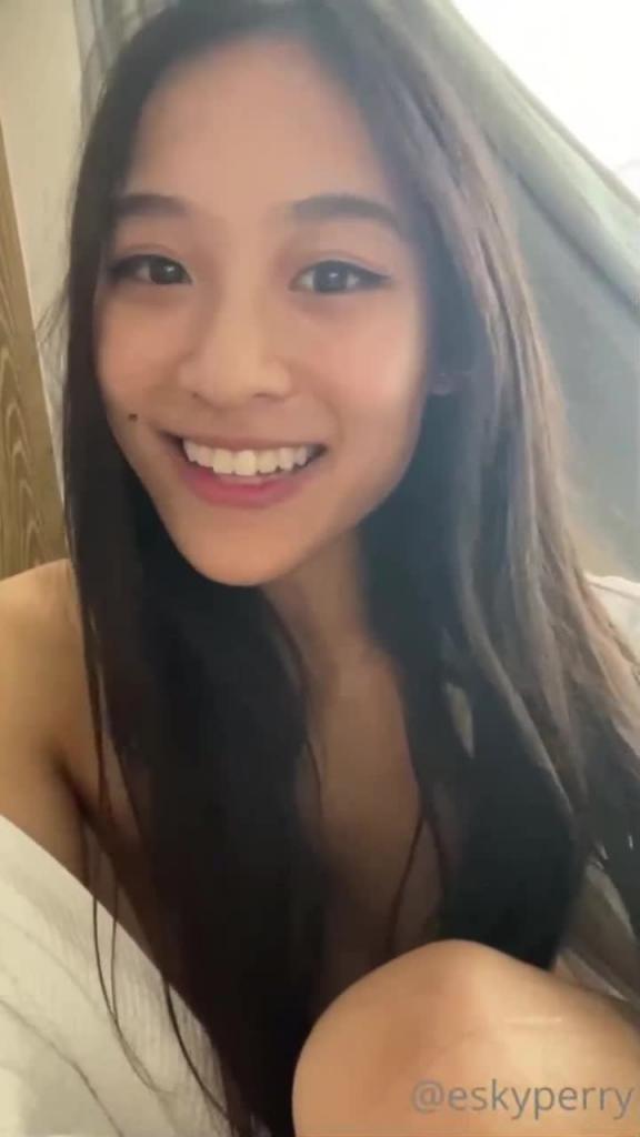 网红留学生私拍合集喜欢瑜伽有舞蹈功底的,极品反差与众不同! 预览截图 7