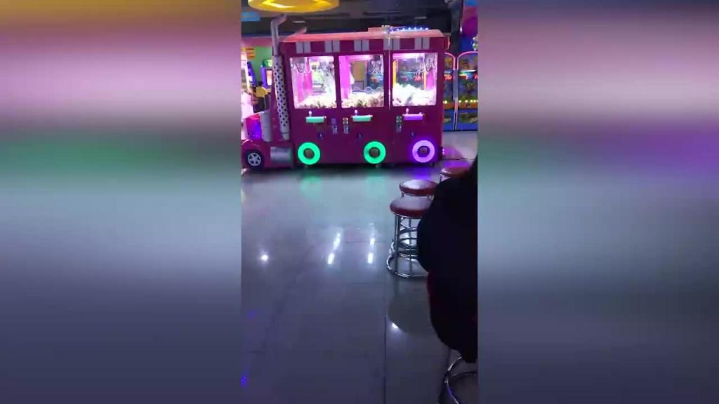 【精品街射】公共场所撸射美女少妇 预览截图 9