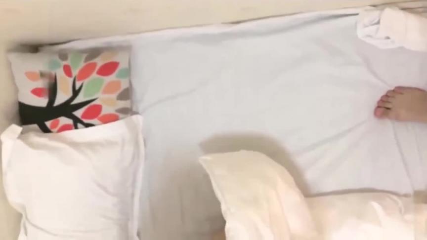 【乱伦超刺激】和妈妈干妹妹双飞超体验在卫生间干完干妹妹回房间再操干妈娘俩伺候玩双飞乱伦换着操 预览截图 3