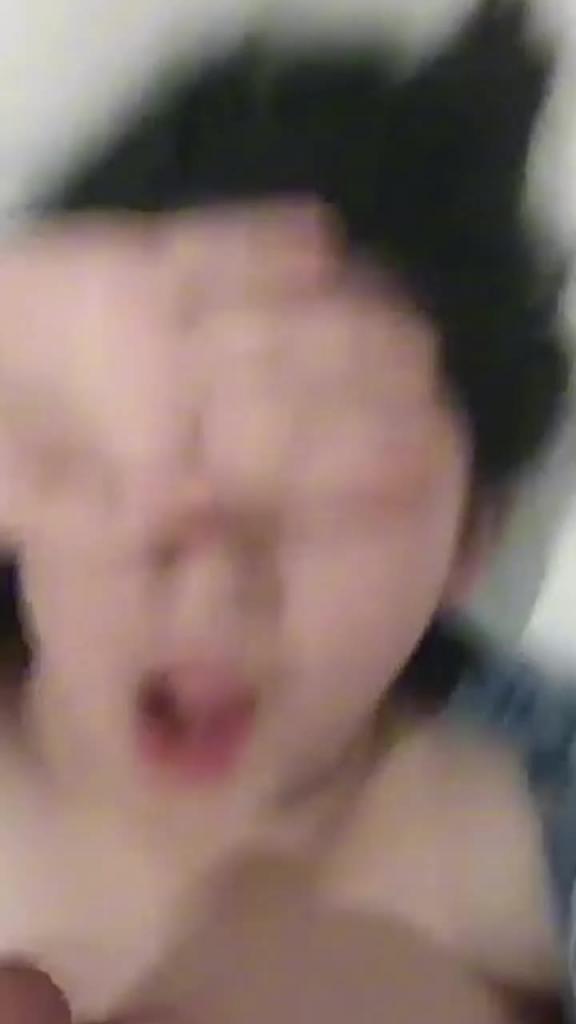 【兄妹乱伦】父母不在家颜射清纯的表妹 预览截图 5