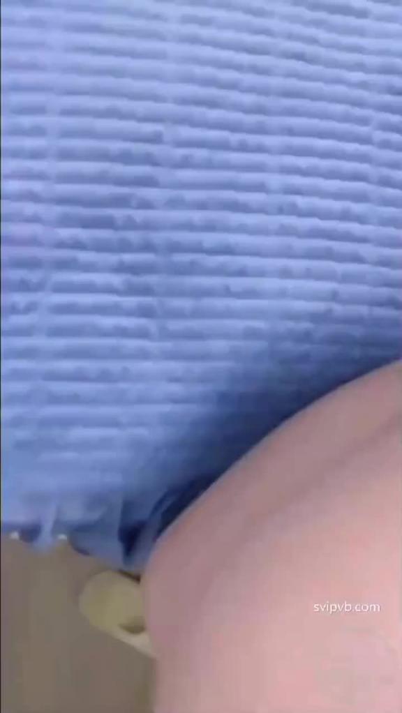 乱伦怀孕的妈妈：孕妇大肚子妈妈勾引我操她骚逼 预览截图 7
