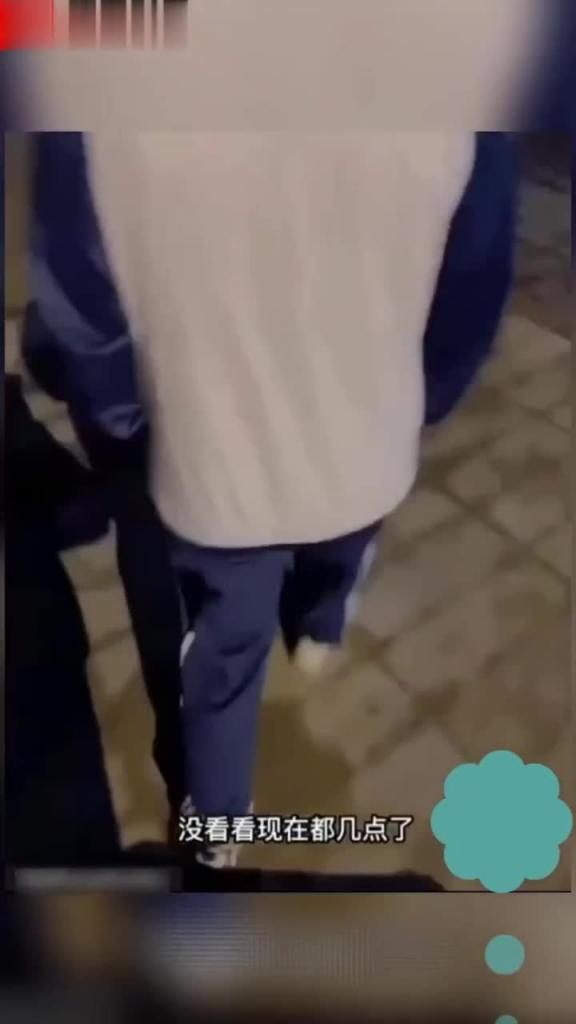【兄妹乱伦】在女厕所强操白虎高中生妹妹,求我快点干,直接内射 预览截图 1