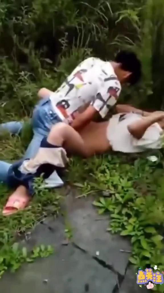 超劲爆真实户外强奸! 预览截图 5