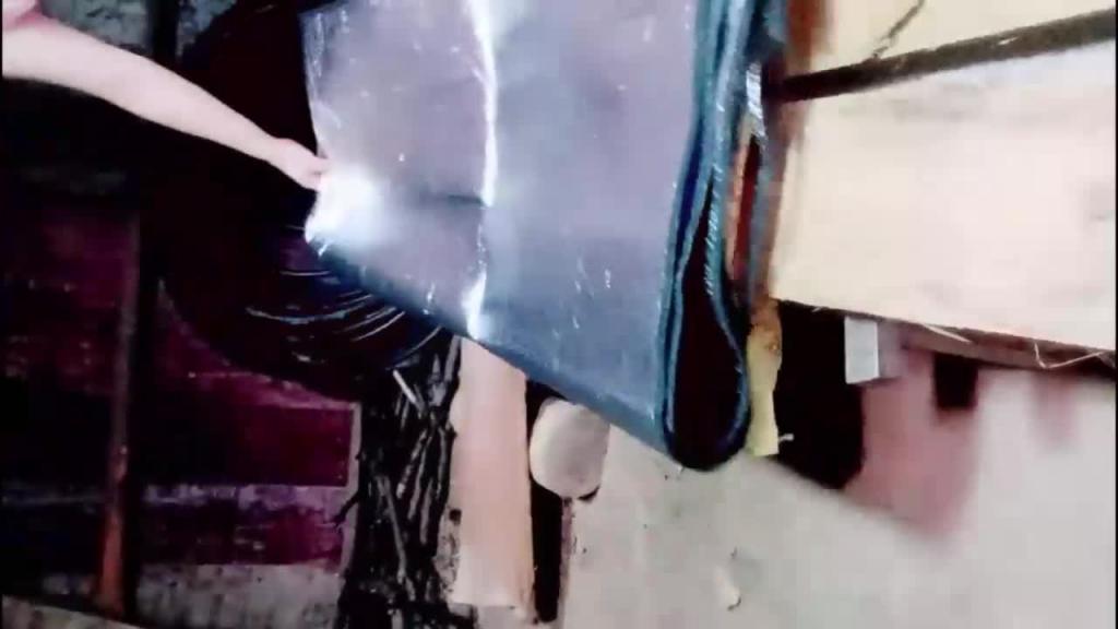 隔壁老王偷吃怀孕两个月的人妻 菜地里幽会 席地而干相当饥渴 预览截图 6