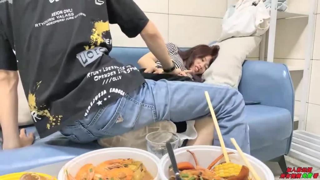 约操良家!无套爆操无毛骚逼!骚货真骚 预览截图 2