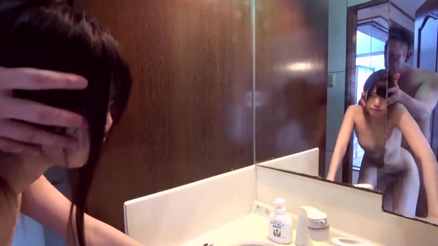 她有着日本偶像般的漂亮脸蛋和美腿,却是个超级敏感水多的骚货 预览截图 10