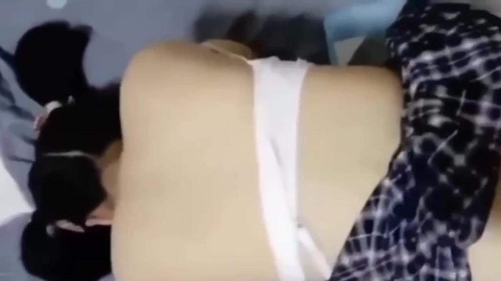 【真实破处双马尾萝莉】处女血弄脏床,“不要 好不舒服 哥哥不要”酥掉渣的处女音 预览截图 10