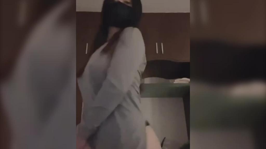 武汉音乐学院高颜值反差婊『柳婧』自拍勾引金主视频泄密! 预览截图 4